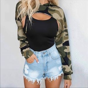 Camo crop hoodie